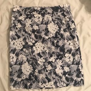 Talbots gray and white skirt